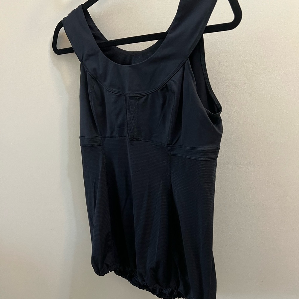 lululemon athletica Black Active Top with White Size Tag Size 8 Pre- Loved